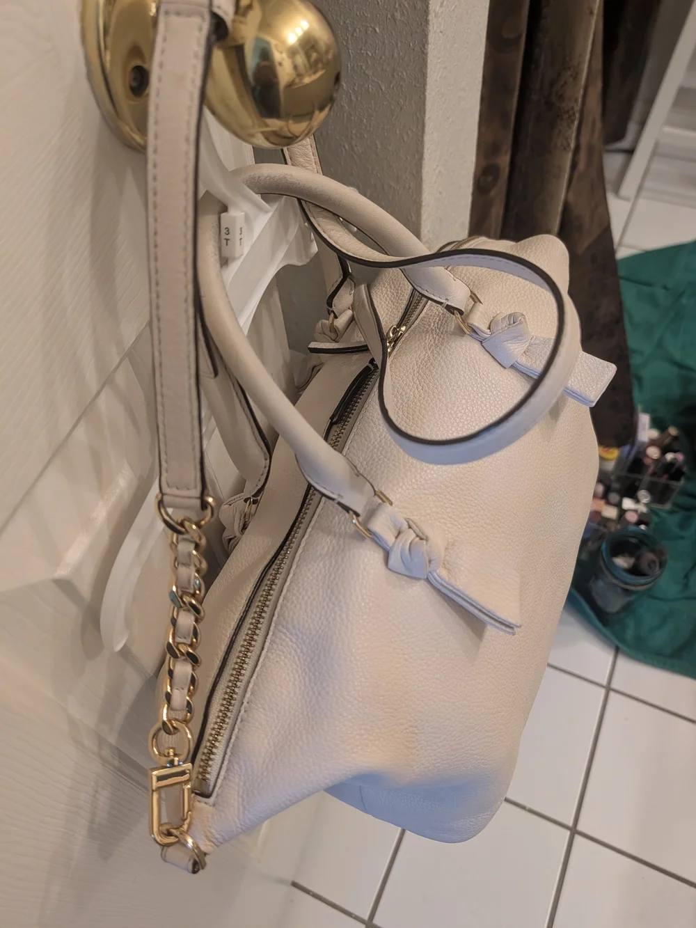 Authentic Pre Owned Tory Burch Cream Leather Satchel Bag W/handle's and Straps.